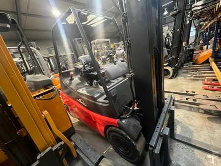 Eléctrica de 4 ruedas 2006  Linde E25 (2)