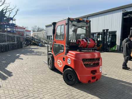LPG heftrucks 2022  EP Equipment CPQD30T8 (3)
