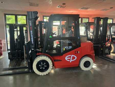 Elektro 4 Rad 2025  EP Equipment EFL382X5 (2)