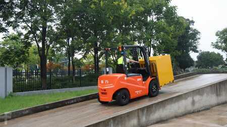 Elektro čtyřkolový VZV 2025  Noblelift FE4P38Q (3)