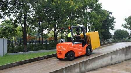 Elektro čtyřkolový VZV 2025  Noblelift FE4P38Q (3)