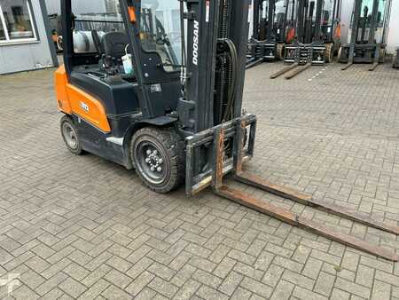 Chariots élévateurs GPL 2021  Doosan G30NXP (8)