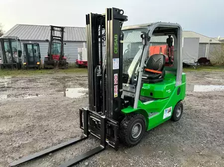 Gázüzemű targoncák 2024  Cesab M318GV (1)