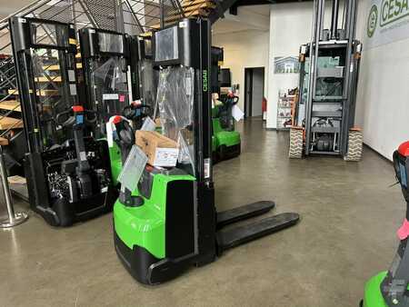 Ruční vysokozdvižný vozík 2025  Cesab S212L (1)