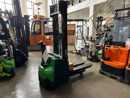 Stapelaars 2025  Cesab S214L (2)