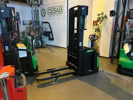 Stapelaars 2025  Cesab S220L (1)