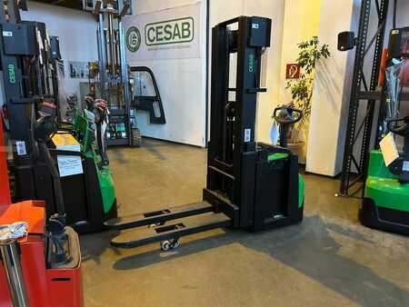 Magasemelésű béka 2025  Cesab S220L (1)