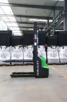Ruční vysokozdvižný vozík 2025  Noblelift SWB130D (4)