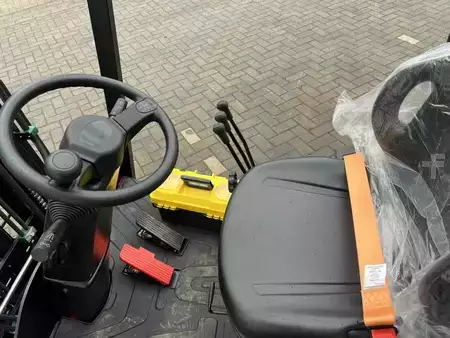 Elektryczne 4-kołowe 2025  EP Equipment TCL101 (6)