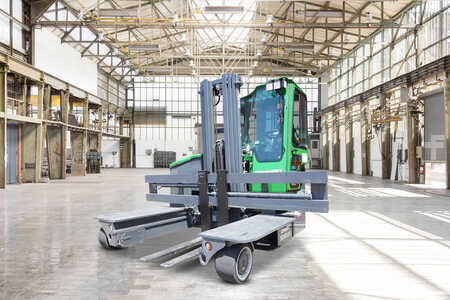 Four-way trucks 2022  Combilift C3000E (1)