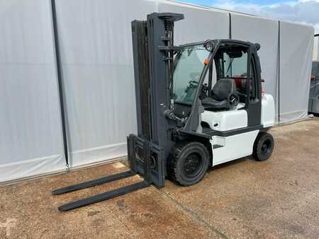 Treibgasstapler 2008 Nissan 3,2 t Gas (1)