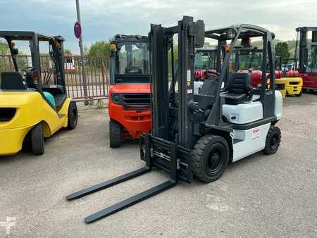 Treibgasstapler 2006 Nissan 2,5 t (2)