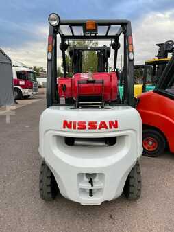 Treibgasstapler 2006 Nissan 2,5 t (4)