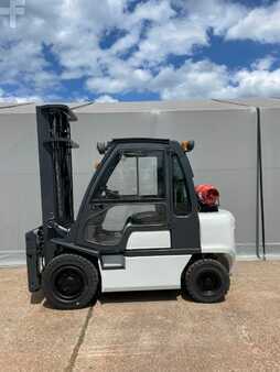 Treibgasstapler 2010 Nissan 3,0t (1)