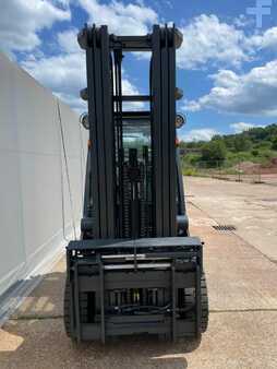 Treibgasstapler 2010 Nissan 3,0t (2)