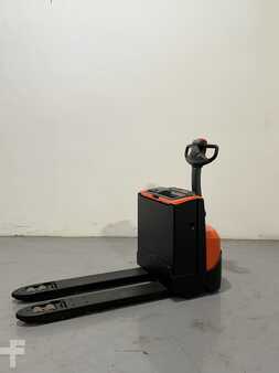 Electric Pallet Trucks 2019  Toyota LWE180 LITHIUM (1)