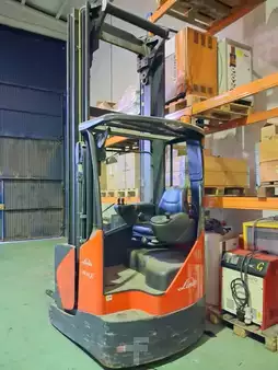 Chariots à mât rétractable 2008  Linde R14X-02 (1)