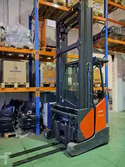 Chariots à mât rétractable 2008  Linde R14X-02 (2)