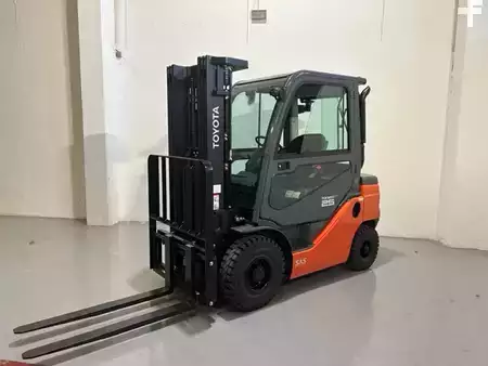 Dieselový VZV 2022  Toyota 56-8FD25F (1)