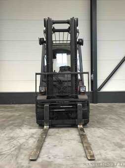 Diesel Forklifts 2013  Linde H25D-02 (2)