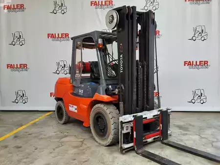Carretilla elevadora GLP 2013  Toyota 02-7FG45 (2)