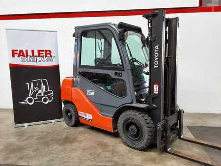 Dieselstapler  Toyota 02-8FDF25 (2)