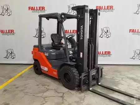 Carrelli elevatori diesel 2022  Toyota 52-8FDF25 (2)