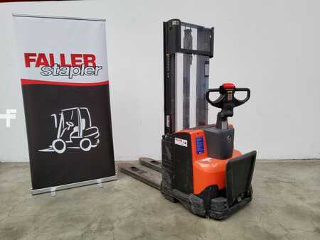 Ruční vysokozdvižný vozík 2016 BT SWE120 (3)