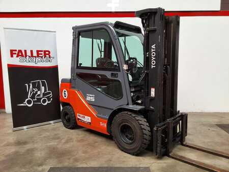 Carretilla elevadora diésel 2021 Toyota 52-8FDF25 (2)