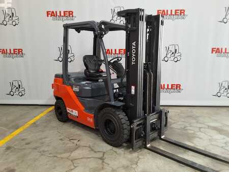 Dieselový VZV 2022 Toyota 52-8FDF25 (2)