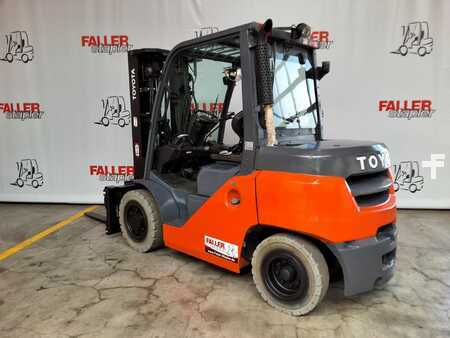Dieselstapler 2016  Toyota 40-8FD40N (3)