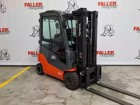 Elektro 4 Rad  Toyota 8FBM20T (2)