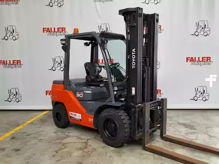 Carrelli elevatori diesel 2024  Toyota 52-8FDF30 (2)