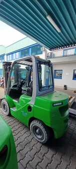 Diesel Forklifts 2023  Cesab M325DV (1)