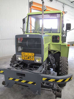 Tractor de arrastre 1991  [div] MBT700 (2)