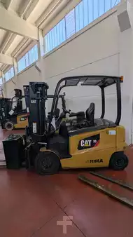Carrelli elettrici 4 ruote 2016  CAT Lift Trucks EP30N (1)