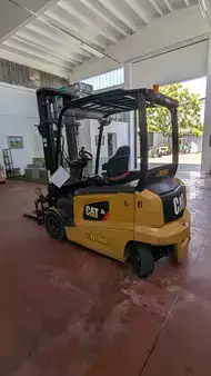 Carrelli elettrici 4 ruote 2016  CAT Lift Trucks EP30N (5)