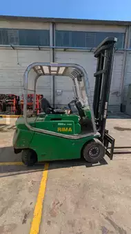 Carrelli elettrici 4 ruote 2010  Cesab BLITZ300AC (3)