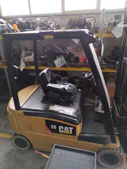 Chariot 4 roues électrique 2014  CAT Lift Trucks EP20PN (3)