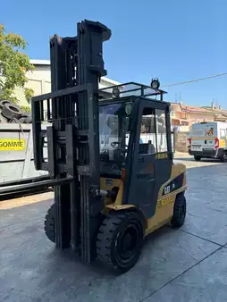 Carrelli elevatori diesel 2013  CAT Lift Trucks DP35NT (1)