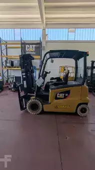 Carrelli elettrici 4 ruote 2016  CAT Lift Trucks EP30N (3)
