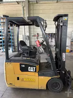 Carrelli elettrici 3 ruote 2017  CAT Lift Trucks EP16CPNT (1)