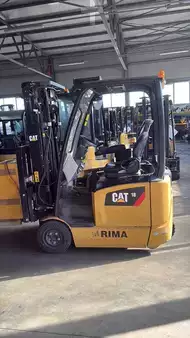 Carrelli elettrici 3 ruote 2020  CAT Lift Trucks EP18ACNT (3)