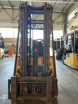 Elektryczne 3-kołowe 2010  CAT Lift Trucks EP18NT (1)
