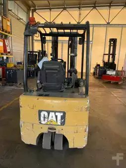 Elektryczne 3-kołowe 2010  CAT Lift Trucks EP18NT (4)