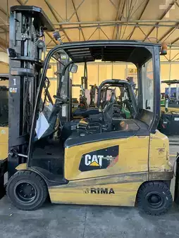Elektryczne 4-kołowe 2016  CAT Lift Trucks EP30N (1)