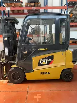 Elektryczne 4-kołowe 2016  CAT Lift Trucks EP30N (2)