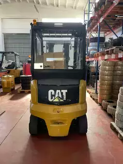 Elektryczne 4-kołowe 2016  CAT Lift Trucks EP30N (3)