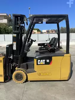 Elektryczne 3-kołowe 2013  CAT Lift Trucks EP18PNT (4)