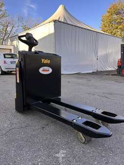 Electric Pallet Trucks 2017  Yale MP16 (2) 